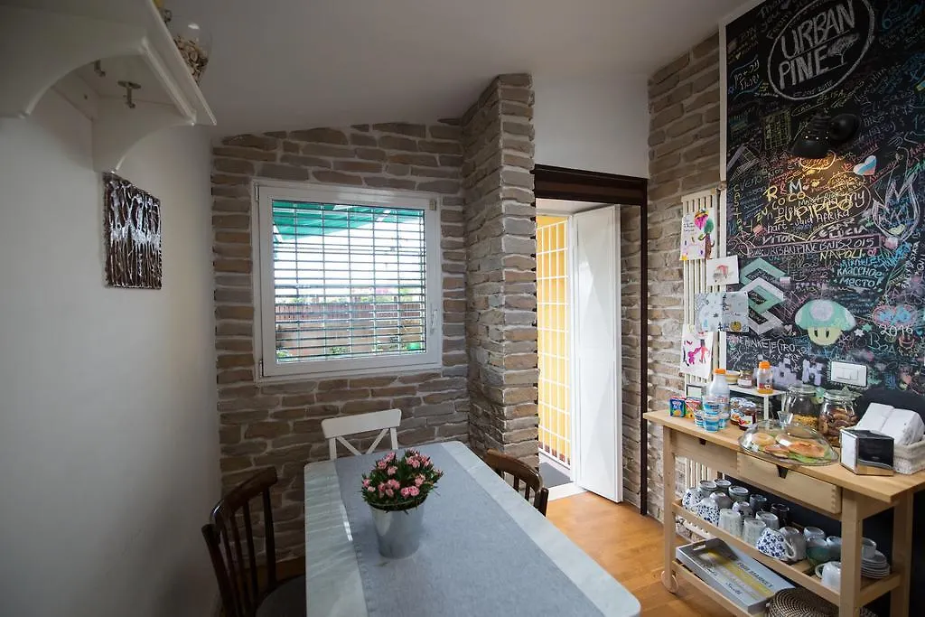 Guest house Urban Pine Rooms